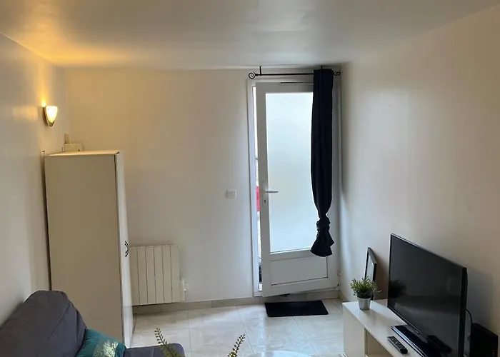 Pretty Little Modern * Villeron